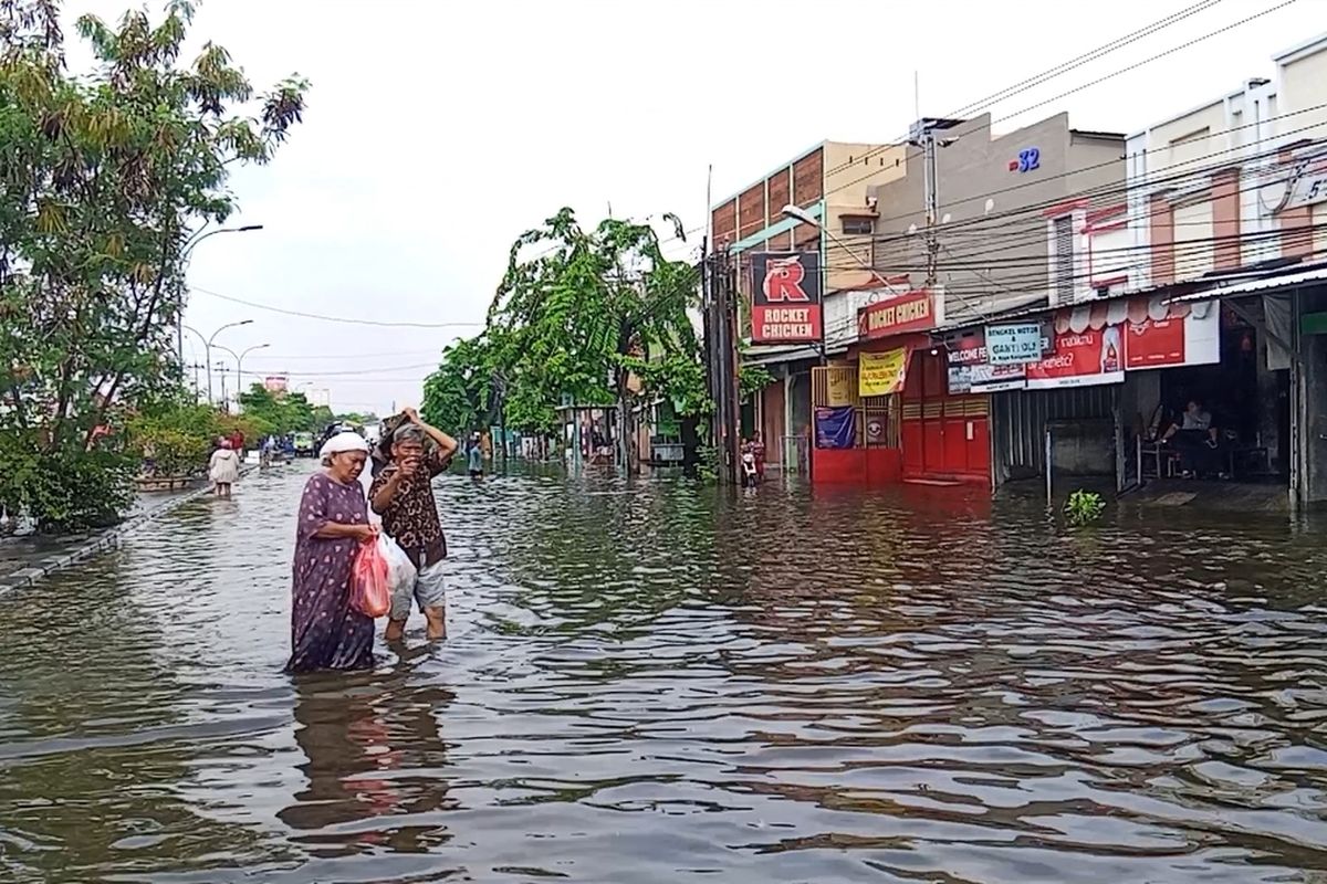 https://regional.kompas.com/read/2025/10/28/184405878/pakar-tata-kota-ungkap-3-sebab-banjir-di-kaligawe-semarang-rob-hingga